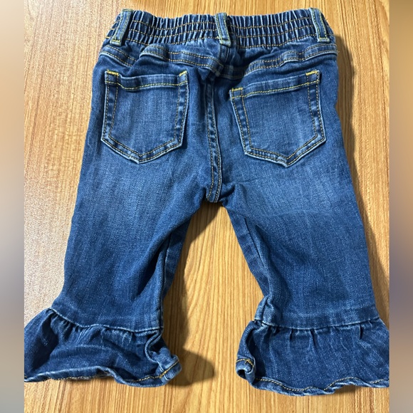 💥 $5 if bundled - 18 - 24 month GYMBOREE Jean Capri Pants with Ruffle Bottom - Picture 3 of 4